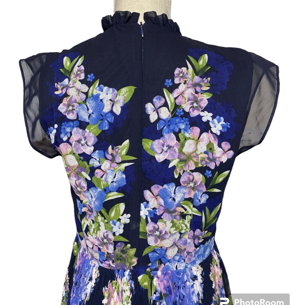 Abs Collection Dress - Picture 5 of 15